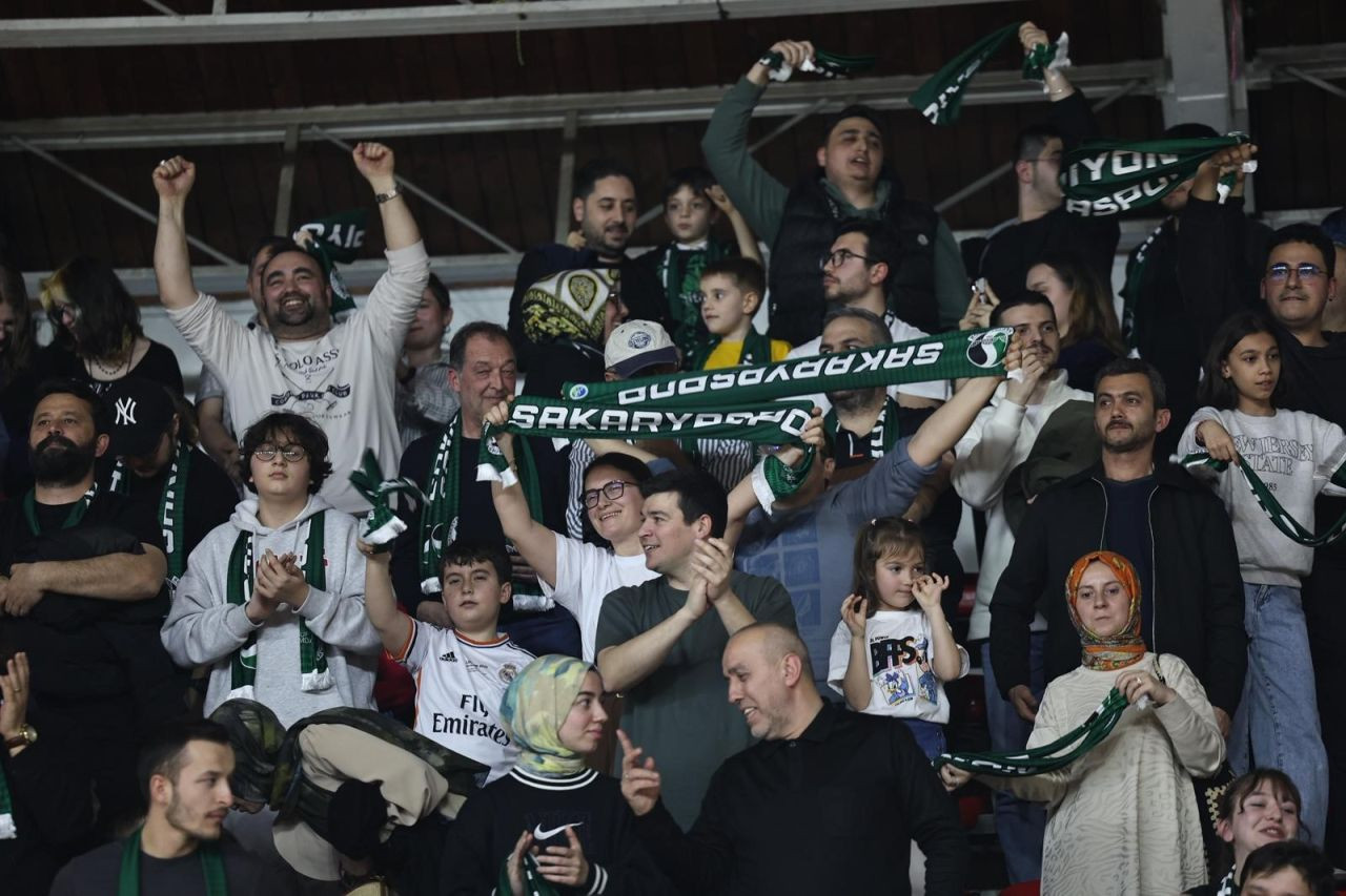 Büyükşehir Basketbol play-off’a galibiyetle başladı - Sayfa 3