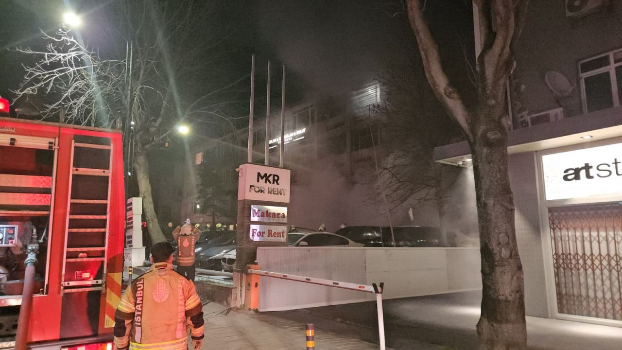 Oto Galeride Büyük Yangın: 15 Araç Küle Döndü, Zarar 100 Milyonu Aştı - Sayfa 1