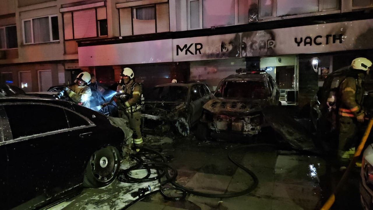 Oto Galeride Büyük Yangın: 15 Araç Küle Döndü, Zarar 100 Milyonu Aştı - Sayfa 3