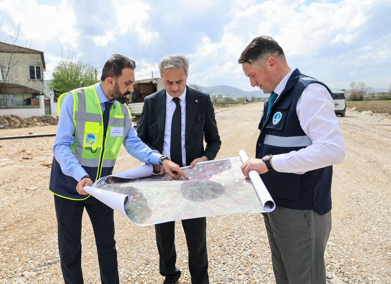 Başkan Alemdar, Yazlık Kavşağı’na Alternatif Olacak Yol Sahasında - Sayfa 4