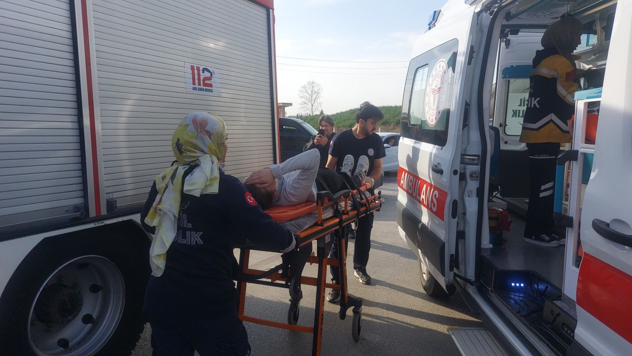 Otomobil ile Ticari Araç Çarpıştı, 4 Yaralı! - Sayfa 4