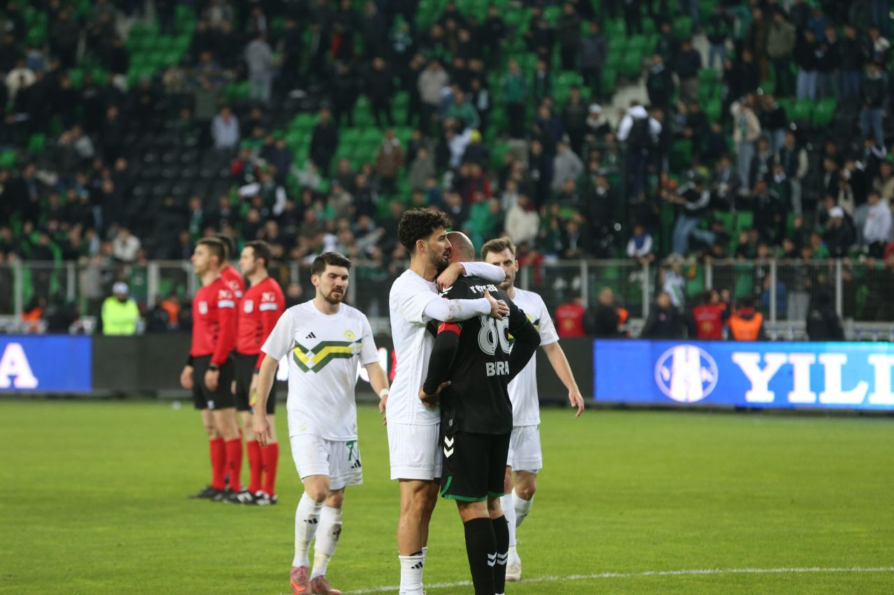 Sakaryaspor Küme Düştü: Kritik Barajı Geçemedi - Sayfa 1