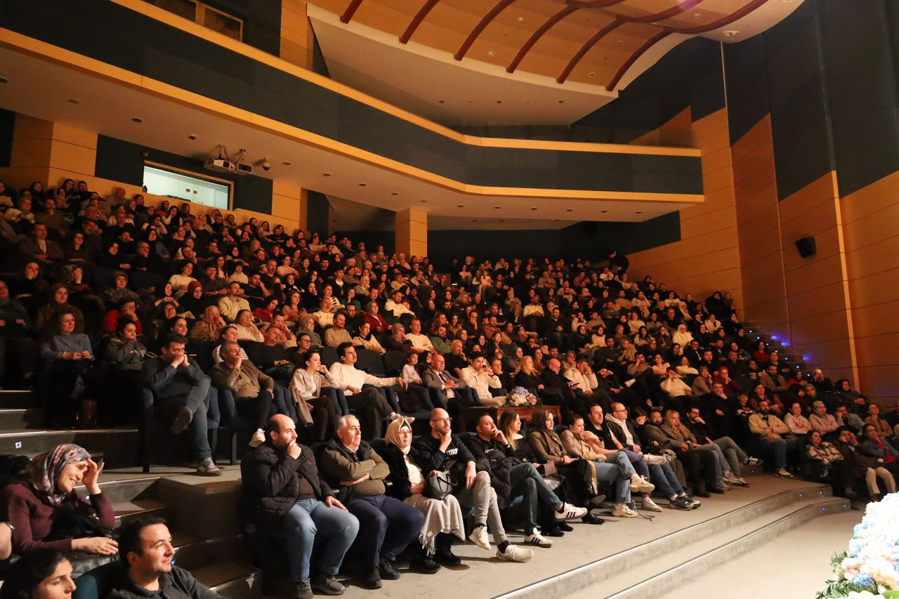 Usta Oyuncular Sahnedeydi: Çehov Kabare’ye Yoğun İlgi - Sayfa 3