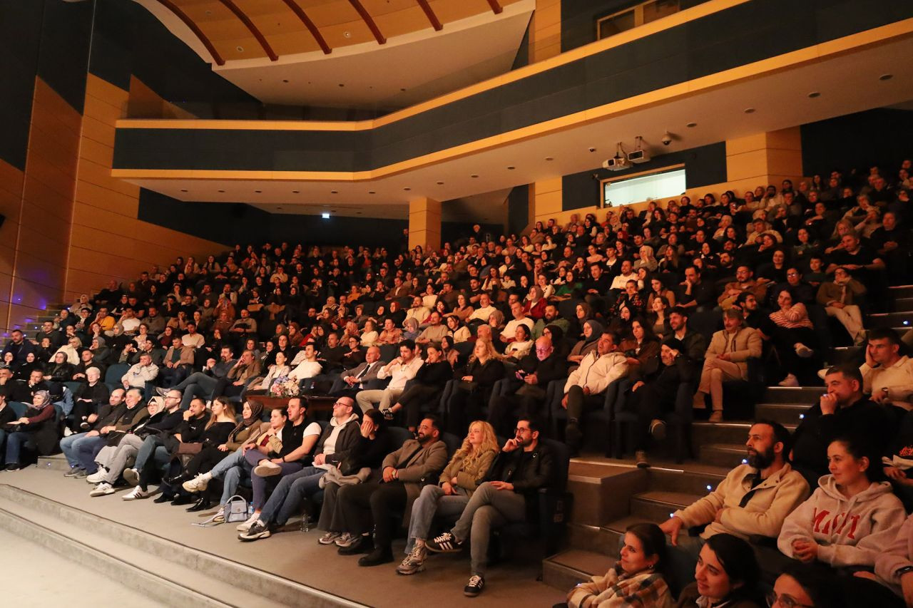Usta Oyuncular Sahnedeydi: Çehov Kabare’ye Yoğun İlgi - Sayfa 1