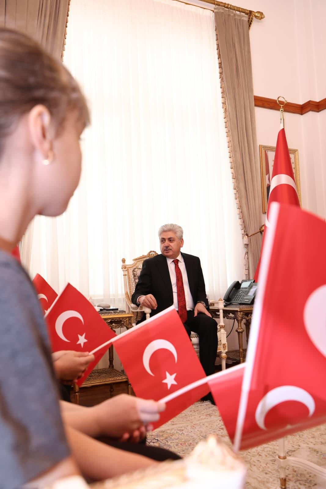 Miniklerden Anlamlı Ziyaret: Valilik Makamında 23 Nisan Heyecanı - Sayfa 1