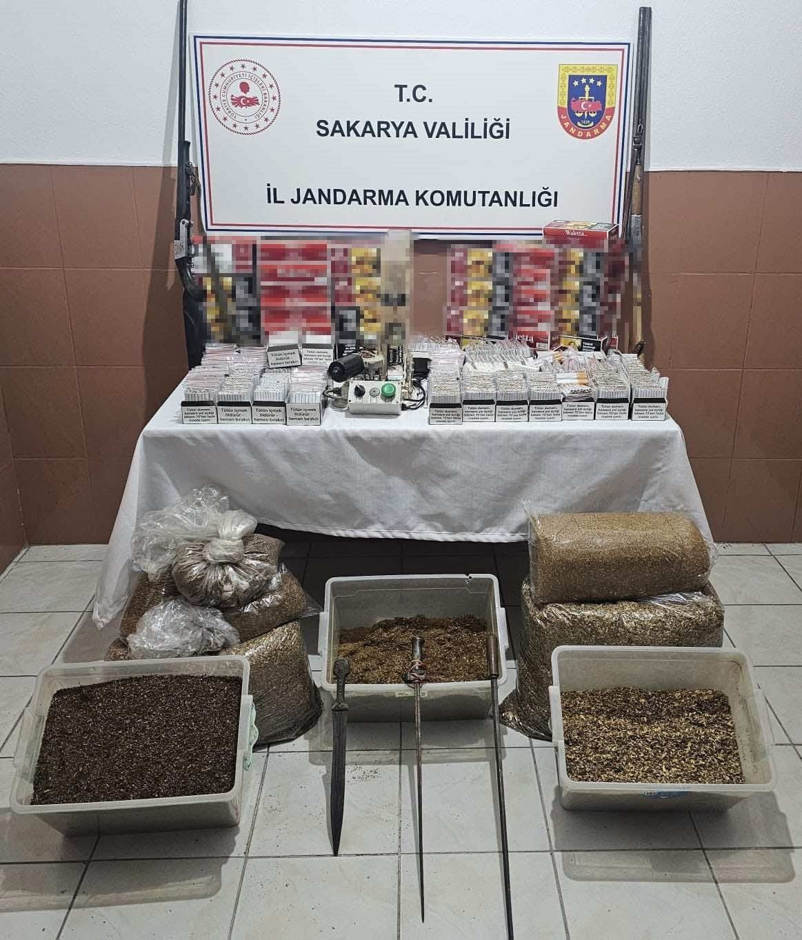 Yüz Binlerce Makaron ve Kaçak Tütün Ele Geçirildi - Sayfa 1