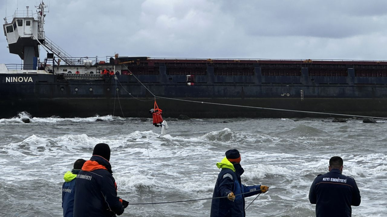 Karasu’da NINOVA Gemisi Operasyonla Kurtarıldı - Sayfa 1