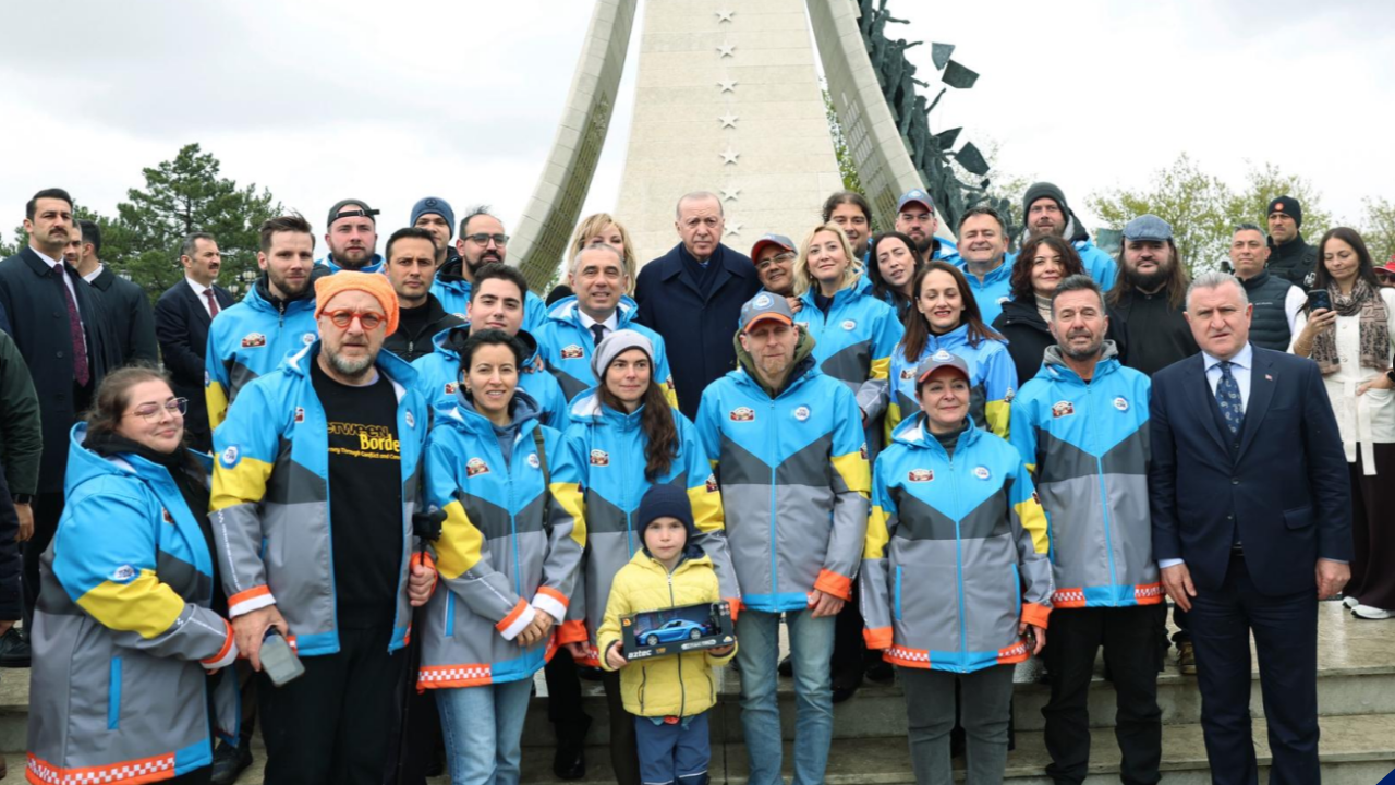 Erdoğan'dan Külliye'de Ralli Sürprizi: İpek Yolu Sporcularını Ağırladı - Sayfa 3