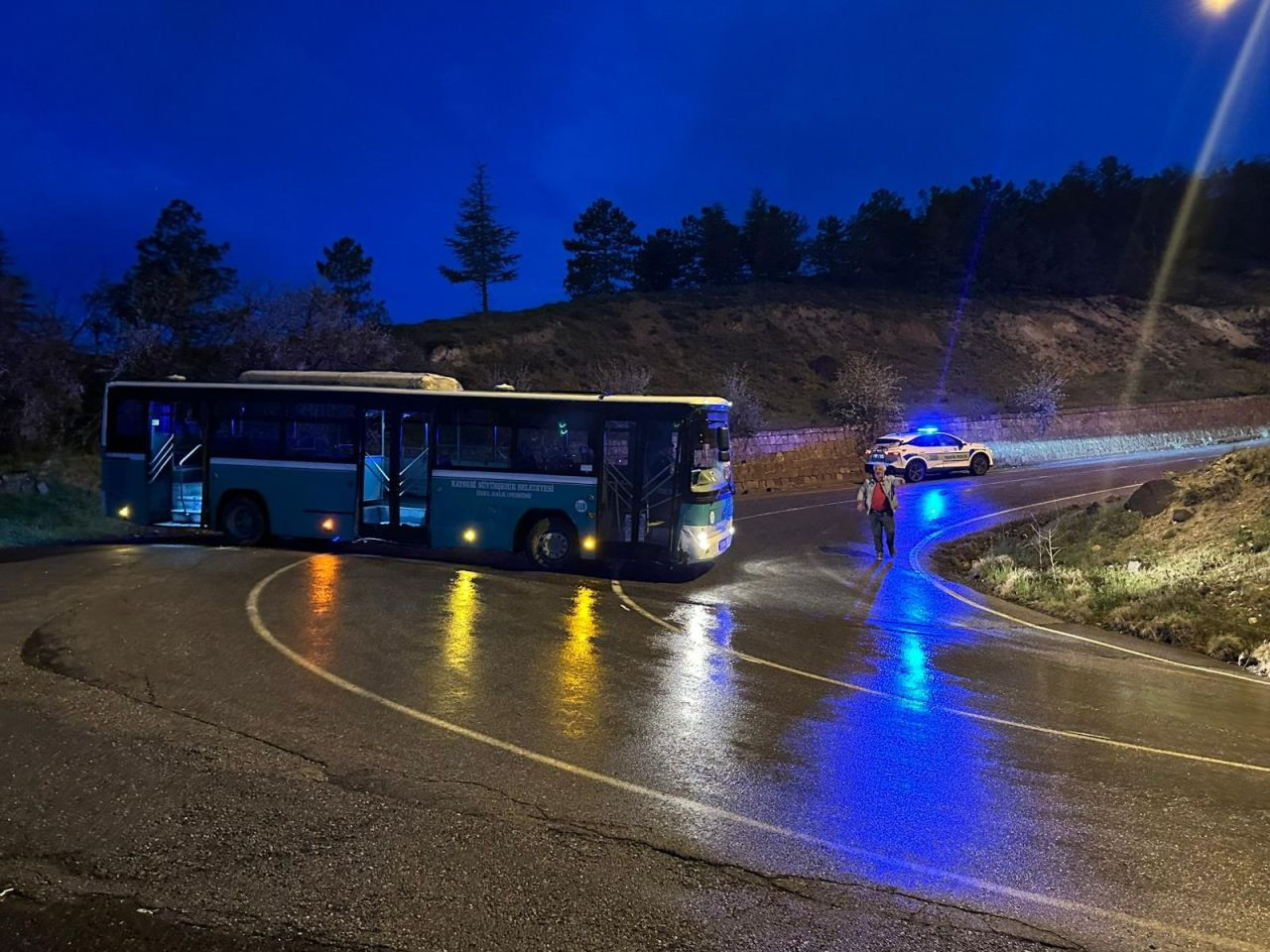Alkollü ve Ehliyetsiz Sürücü Çaldığı Otobüsle Kaza Yaptı - Sayfa 1
