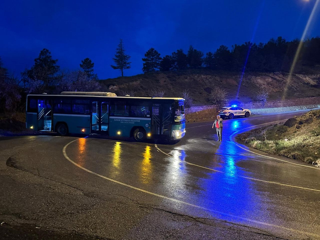 Alkollü ve Ehliyetsiz Sürücü Çaldığı Otobüsle Kaza Yaptı - Sayfa 4