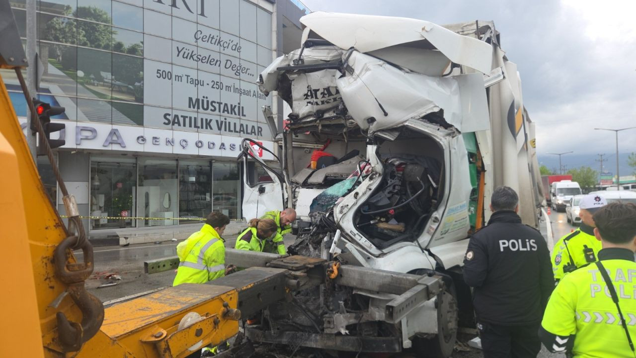 Tır, Işıkta Bekleyen Tankere Çarptı: 1 Ölü - Sayfa 1