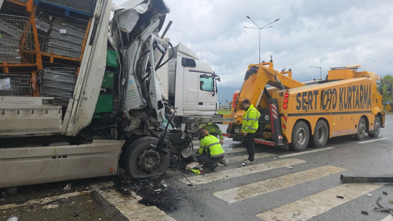 Tır, Işıkta Bekleyen Tankere Çarptı: 1 Ölü - Sayfa 3