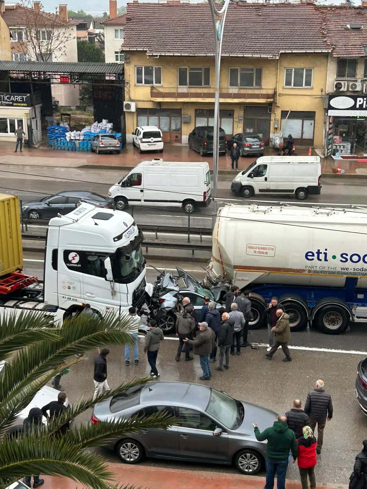 İki Tır Arasında Sıkışan Otomobil Hurdaya Döndü: Sürücü Sağ Kurtuldu - Sayfa 3