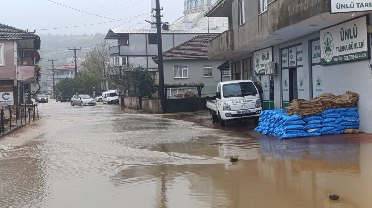 Sakarya’da Taşkın Felaketi: Mahalle Göle Döndü - Sayfa 1