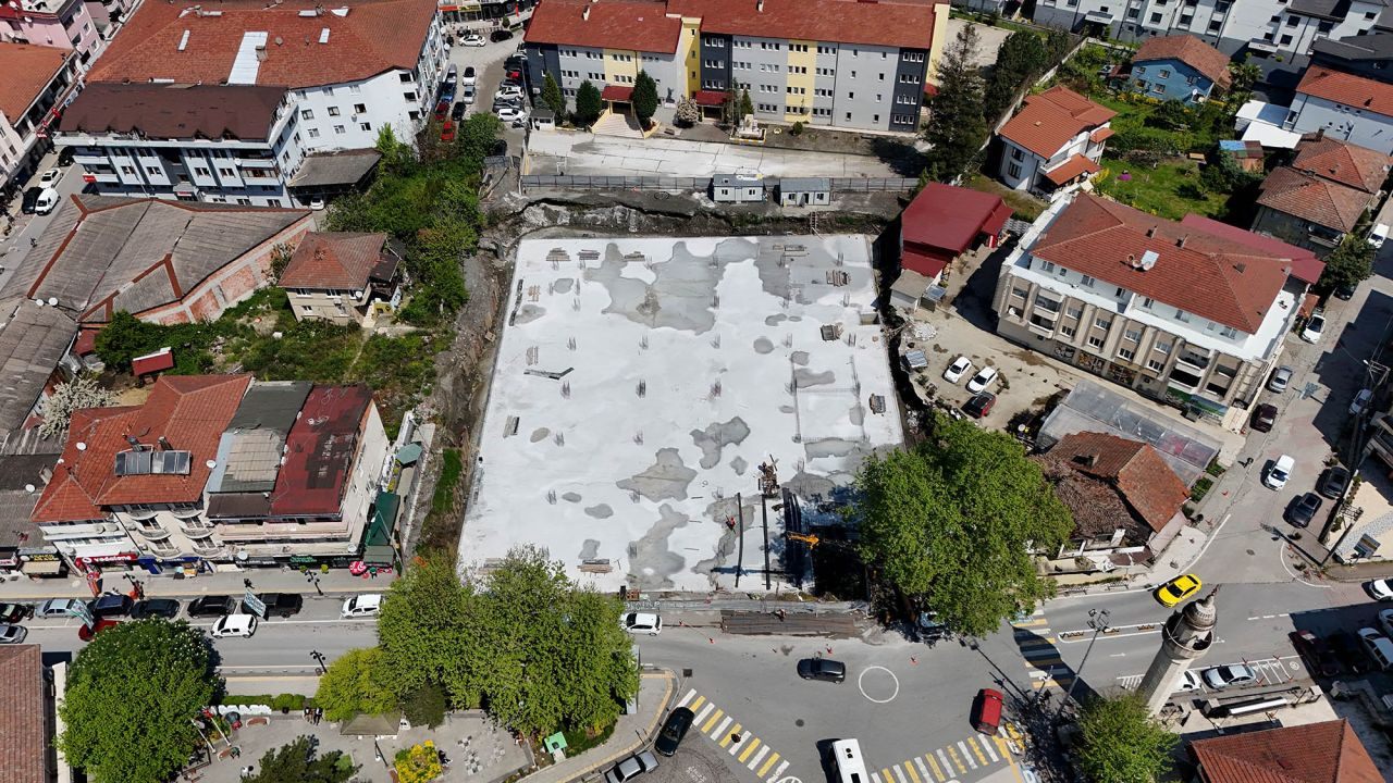 Sapanca’nın Yeni Meydanı Hızla Şekilleniyor - Sayfa 1