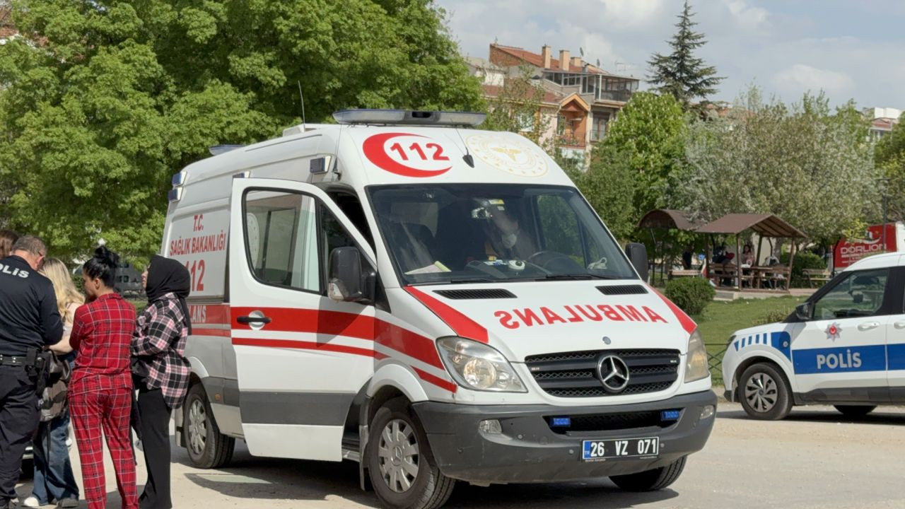 Genç Kızlar Arasında Bıçaklı Kavga: Üç Yaralı - Sayfa 1