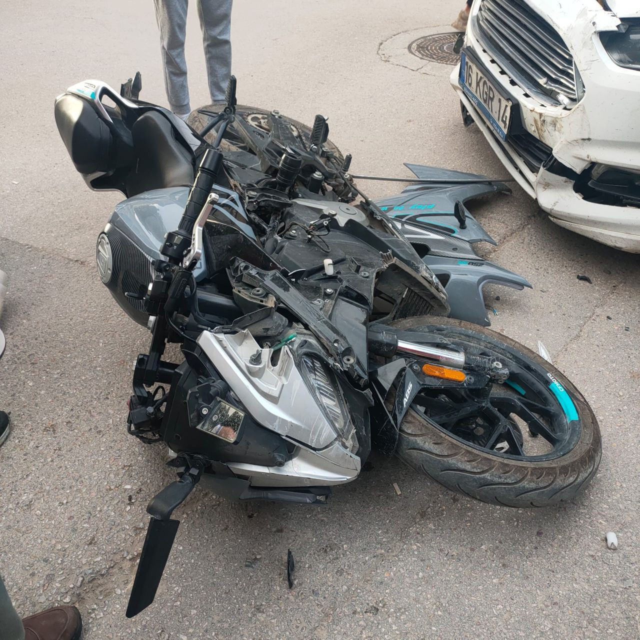 Otomobil ile motosiklet kafa kafaya çarpıştı: 1 yaralı - Sayfa 2
