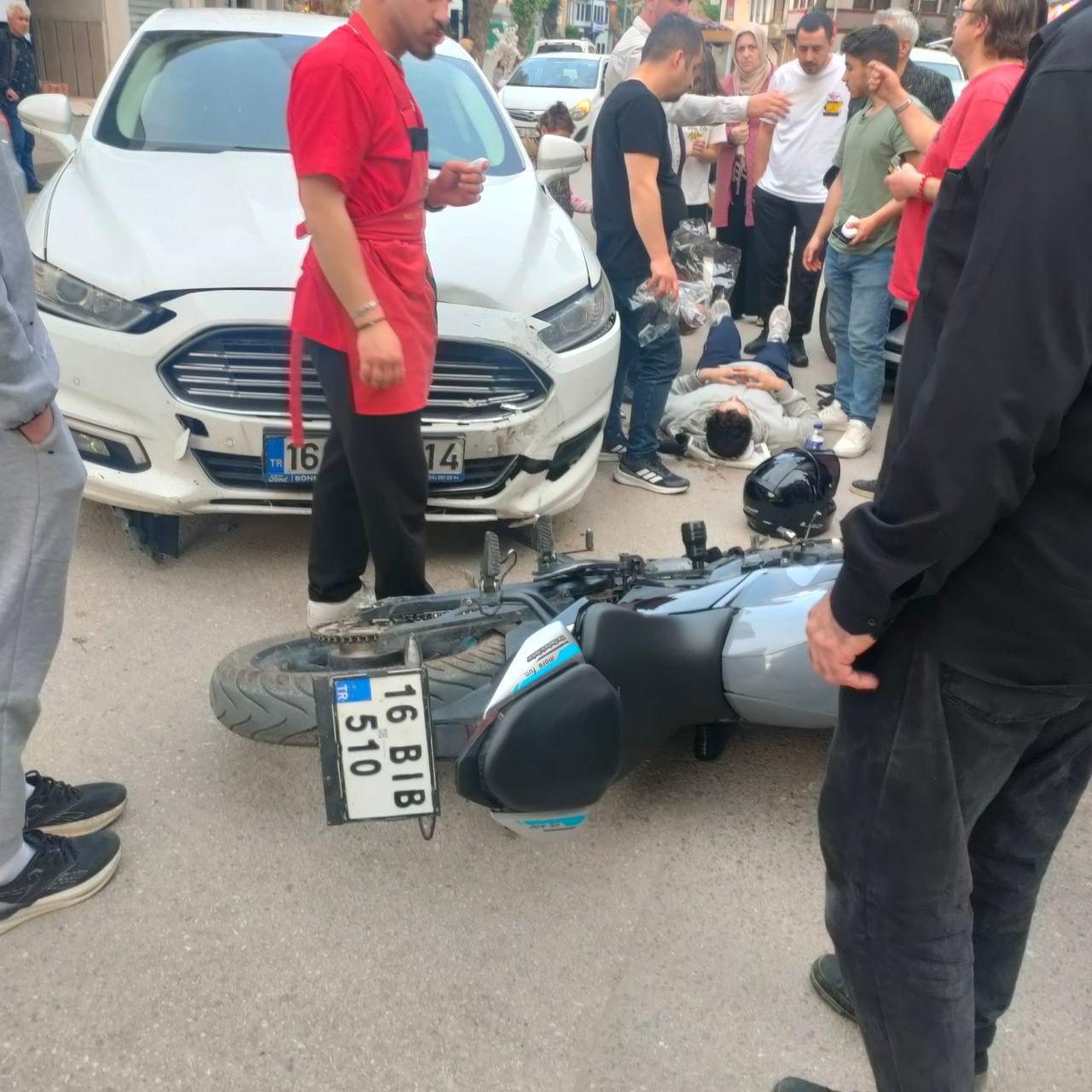Otomobil ile motosiklet kafa kafaya çarpıştı: 1 yaralı - Sayfa 4