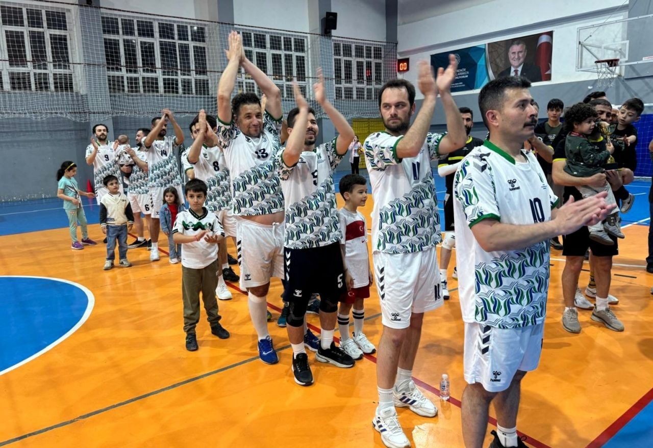 Kurumlar Arası Turnuvada Şampiyon SUBÜ - Sayfa 1