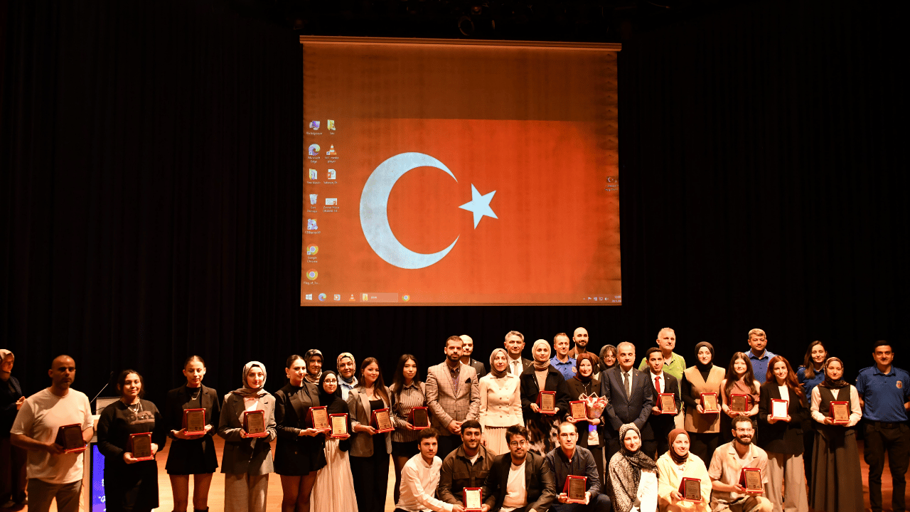 SAU’de Gençlik ve Gönüllülük Zirvesi Düzenlendi - Sayfa 4