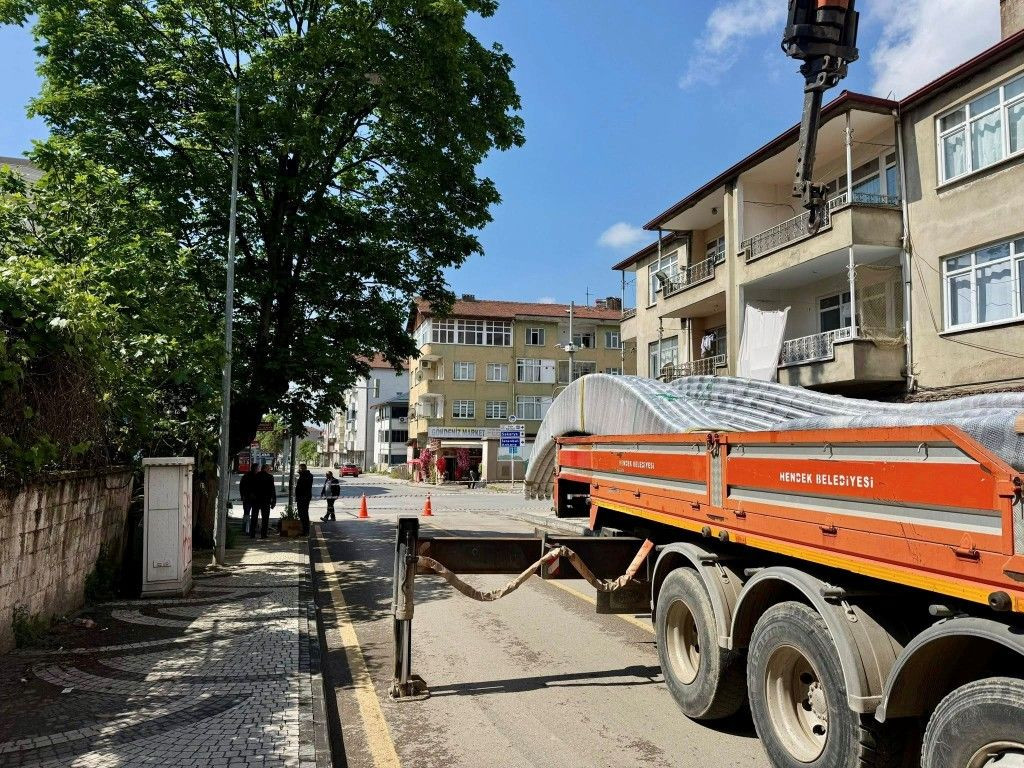 Hendek’te Remzi Efendi Caddesi Modern Aydınlatmaya Kavuşuyor - Sayfa 2