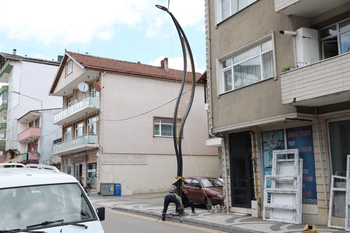 Hendek’te Remzi Efendi Caddesi Modern Aydınlatmaya Kavuşuyor - Sayfa 1