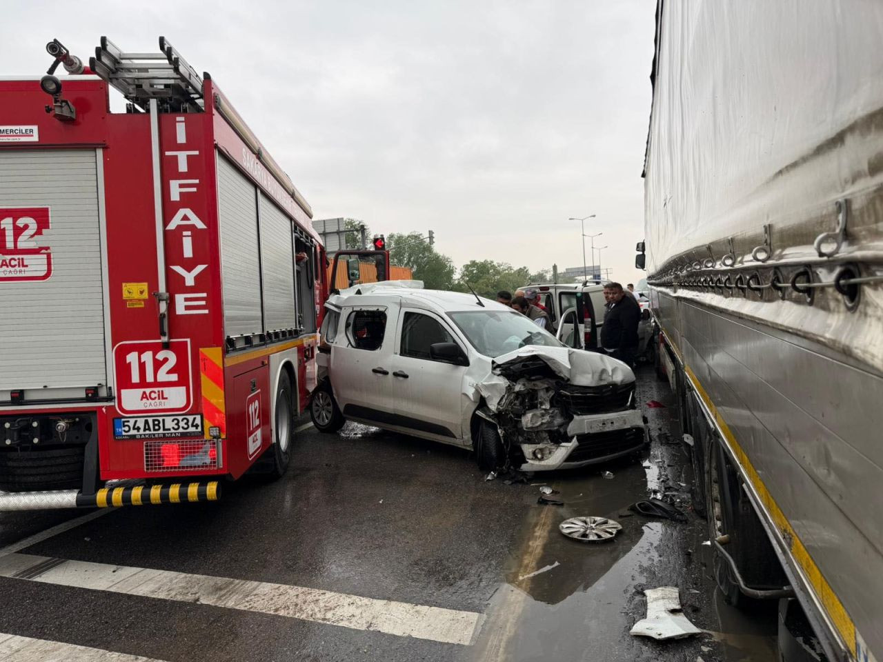 İtfaiye Aracının da Karıştığı Zincirleme Kaza: 4 Yaralı - Sayfa 1