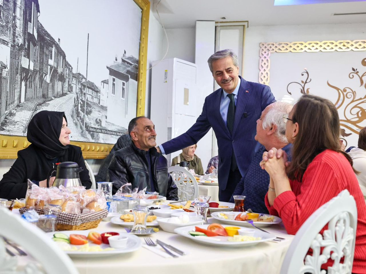 Yusuf Alemdar YADEM Sakinleri ve Çiftlerle Sofrada: “Aile, her şeydir” - Sayfa 1