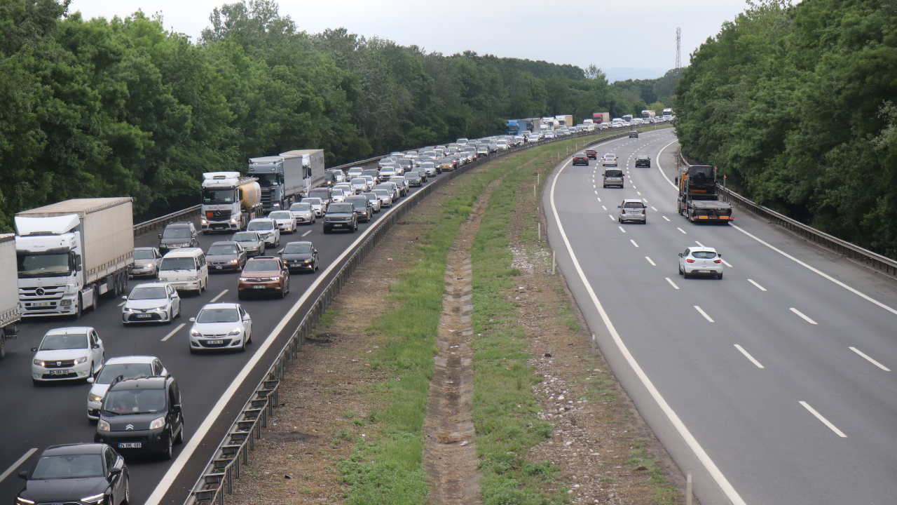 Sakarya’da Bayram Trafiği Akyazı Bölgesinde Kilitlendi - Sayfa 1