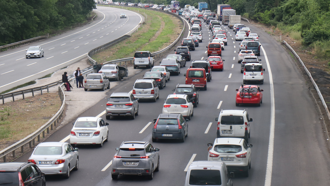 Sakarya’da Bayram Trafiği Akyazı Bölgesinde Kilitlendi - Sayfa 2