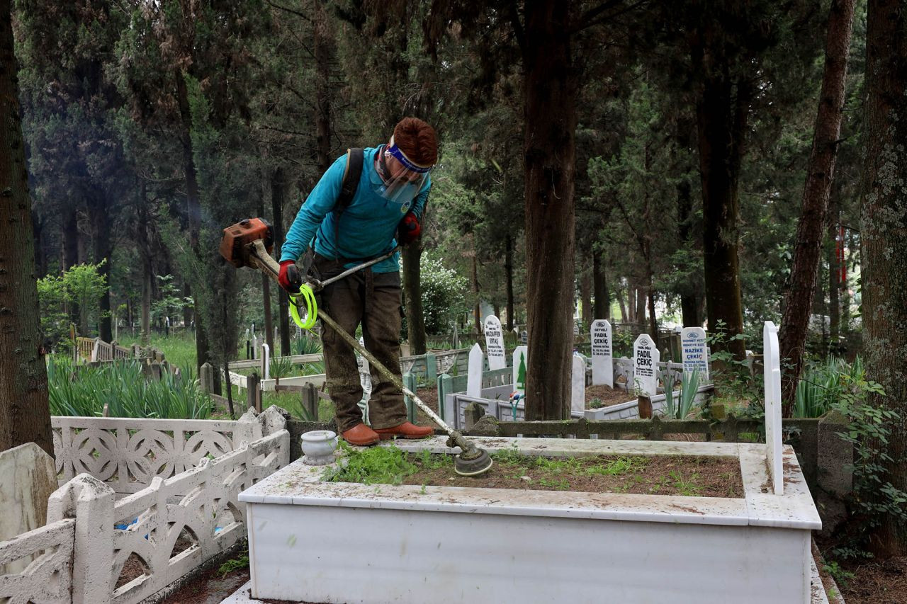 Büyükşehir’den Mezarlıklarda Bayram Öncesi Kapsamlı Bakım - Sayfa 3