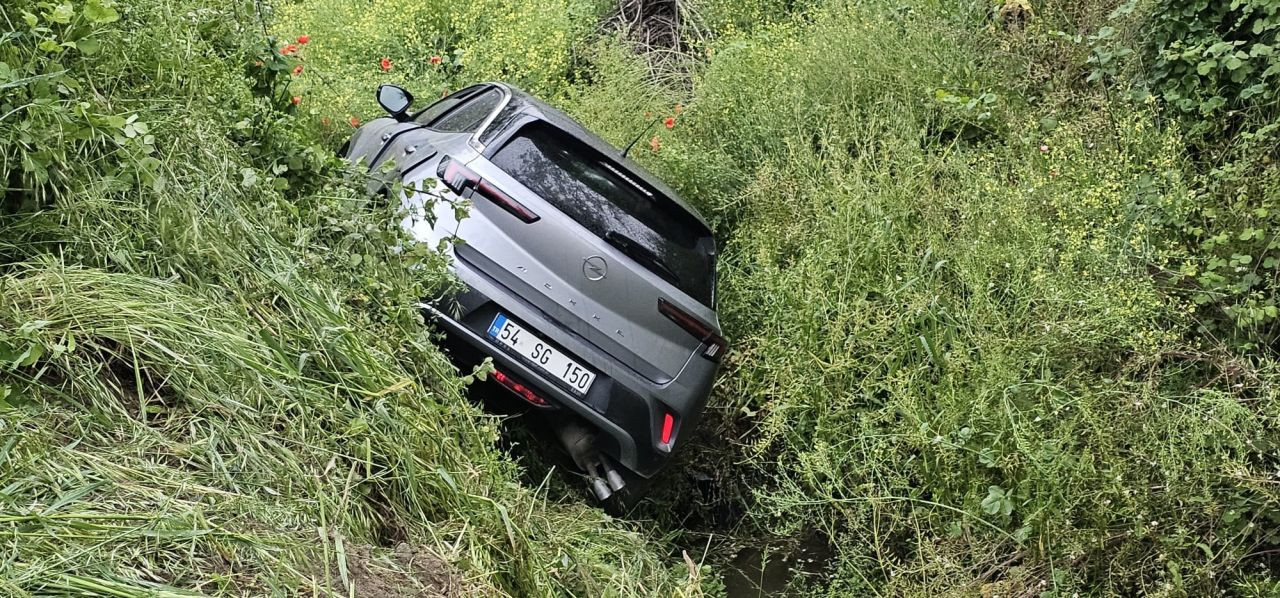 Sapanca’da Su Kanalına Devrilen Otomobildeki 2 Kişi Kurtarıldı - Sayfa 4