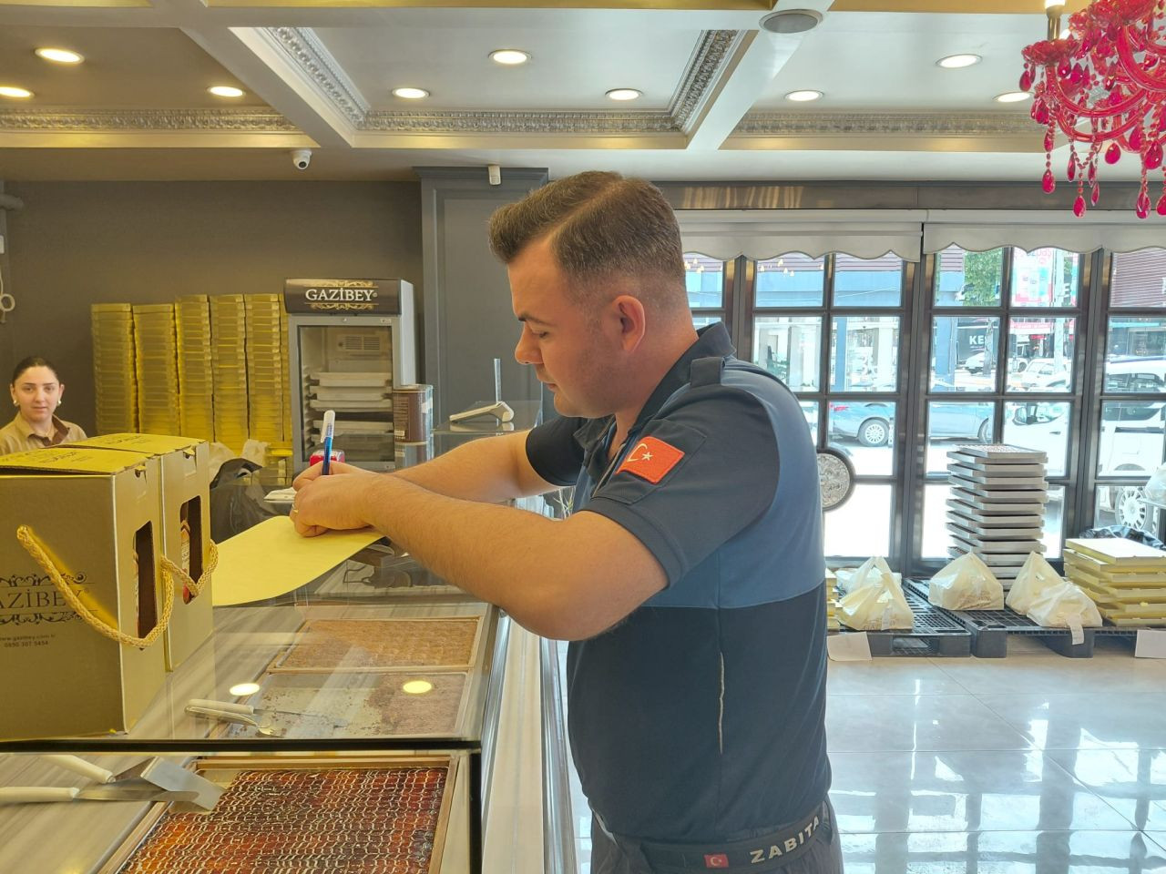 Serdivan’da Bayram Öncesi Tatlı İmalathanelerine Sıkı Denetim - Sayfa 1