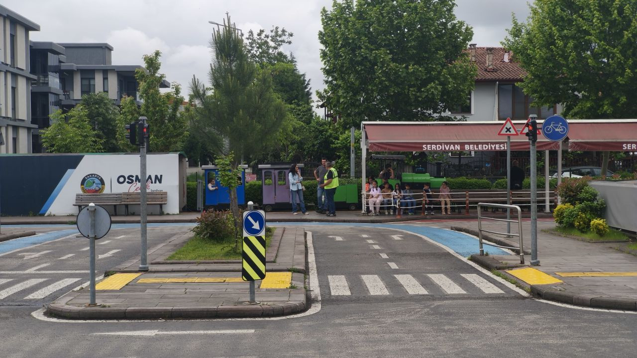 Serdivan’da Çocuk Oyun Alanı Yenilendi - Sayfa 4