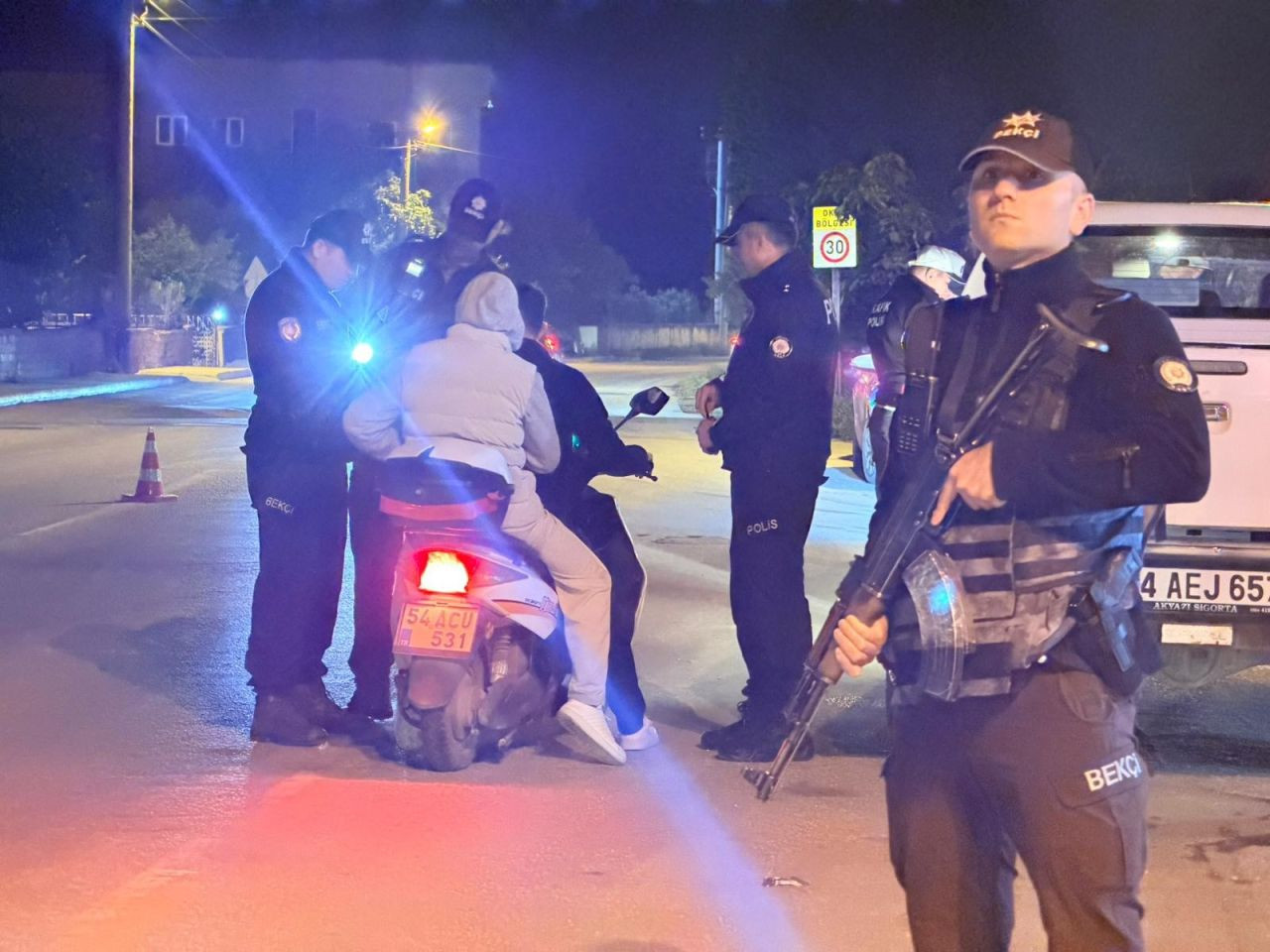 Akyazı'da Polis ve Bekçilerden Bayram Öncesi Sıkı Denetim - Sayfa 1