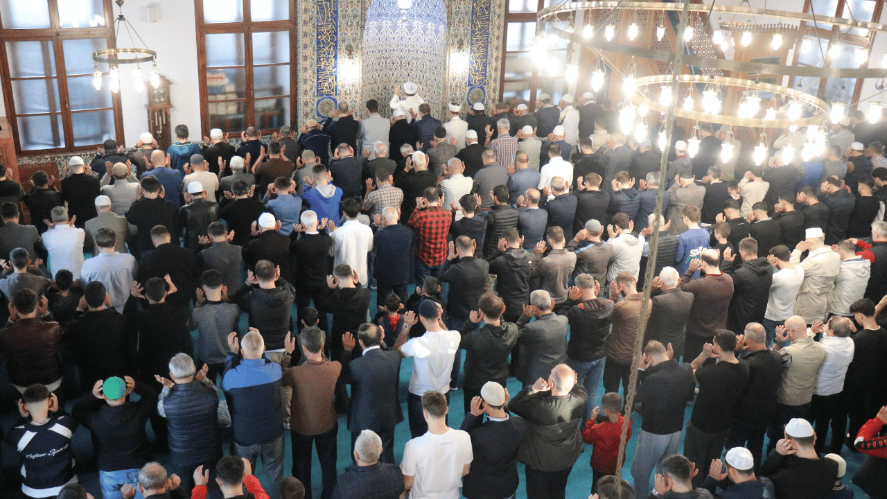 Sakarya’da Bayram Namazında Camiler Doldu Taştı - Sayfa 1