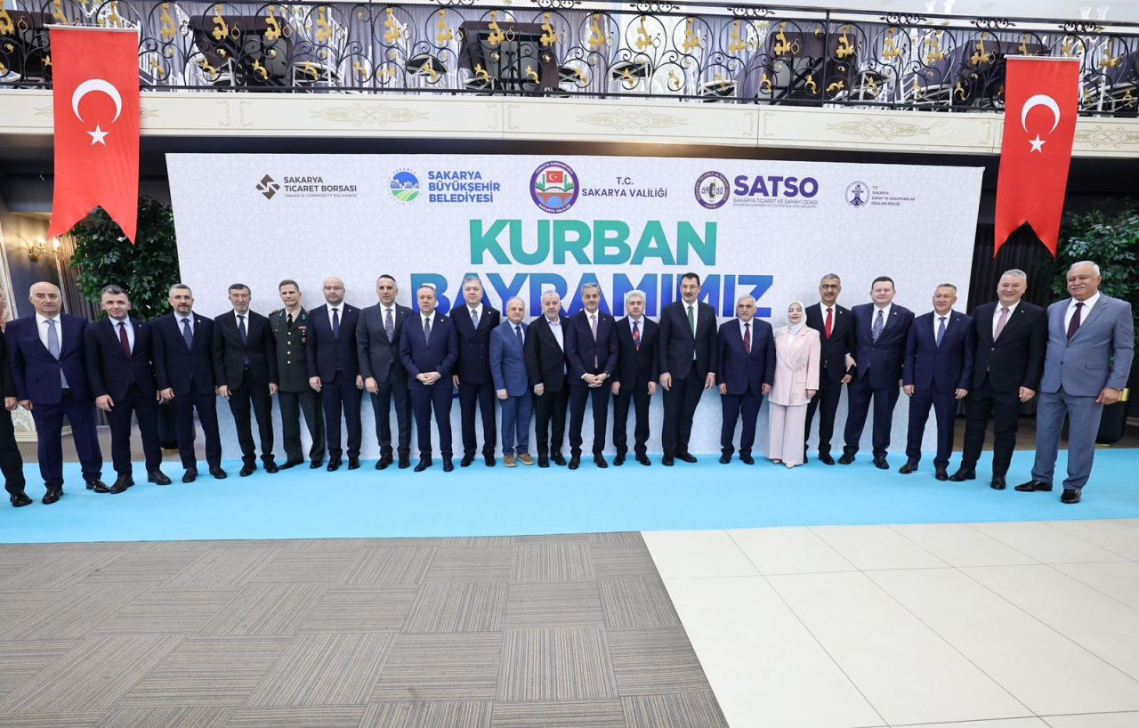 Büyükşehir Belediyesi ve İlçe Belediyeler, Vatandaşla Bayramlaştı - Sayfa 1
