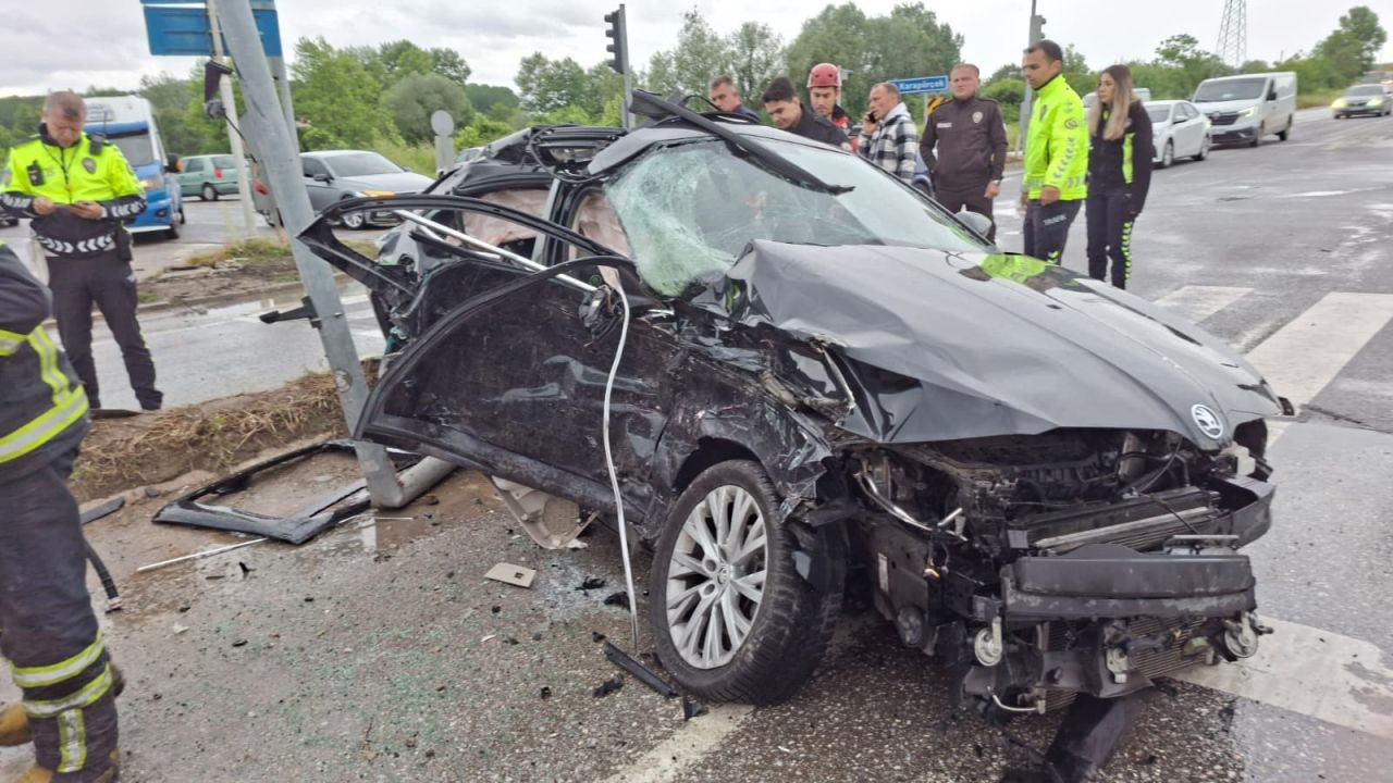 Yağış Zincirleme Kazayı Beraberinde Getirdi: 4'ü Ağır 6 Yaralı - Sayfa 1