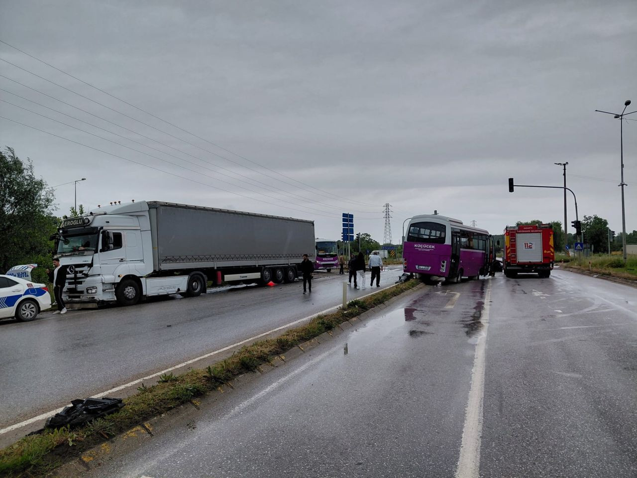 Yağış Zincirleme Kazayı Beraberinde Getirdi: 4'ü Ağır 6 Yaralı - Sayfa 3
