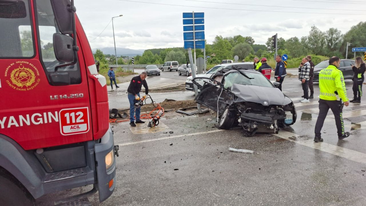 Yağış Zincirleme Kazayı Beraberinde Getirdi: 4'ü Ağır 6 Yaralı - Sayfa 4