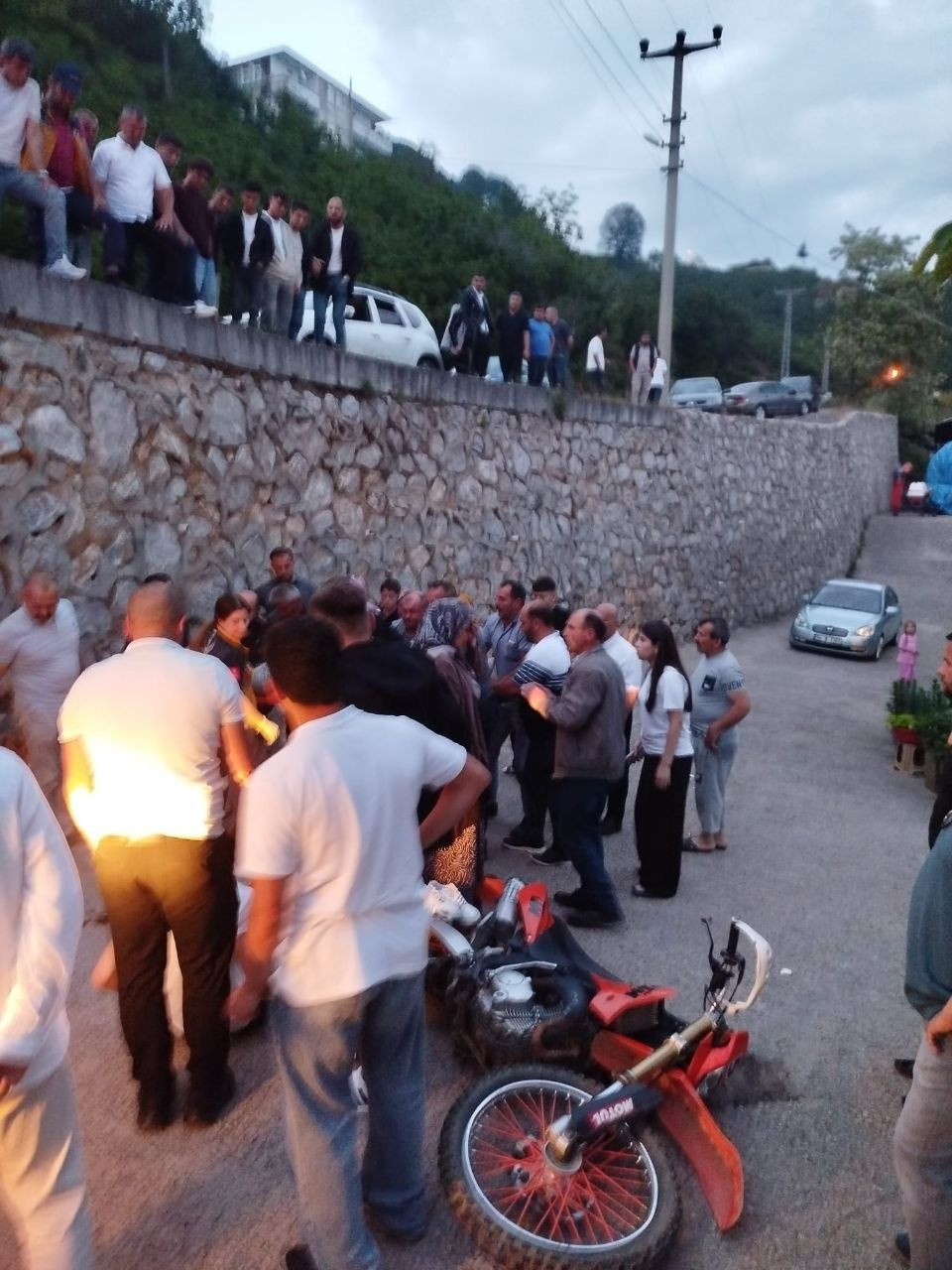 Sollama Yapmak İsterken İstinat Duvarından Düştü: 2 Yaralı - Sayfa 3