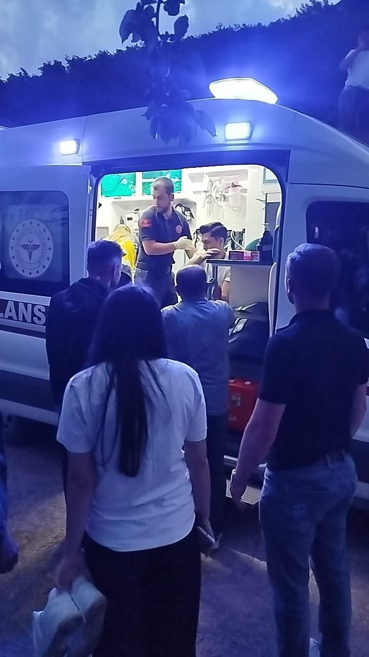Sollama Yapmak İsterken İstinat Duvarından Düştü: 2 Yaralı - Sayfa 4