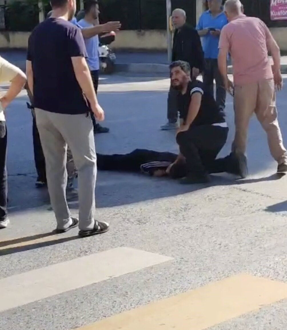Adapazarı’nda Servis Aracı Scooterlı Çocuğa Çarptı: 2 Yaralı - Sayfa 3