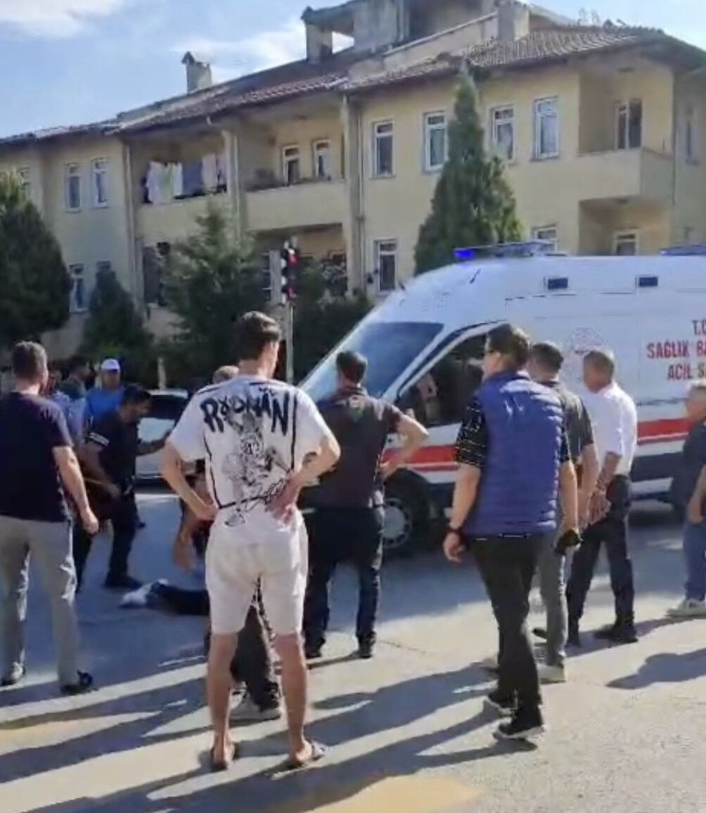 Adapazarı’nda Servis Aracı Scooterlı Çocuğa Çarptı: 2 Yaralı - Sayfa 2