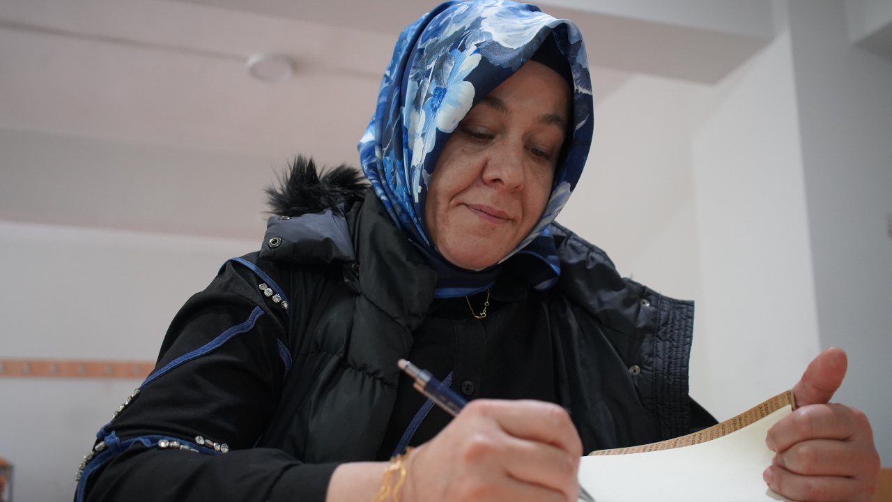 Sakarya’da 45 Yaşındaki Anne Üniversite Hayalini Gerçekleştirdi - Sayfa 1