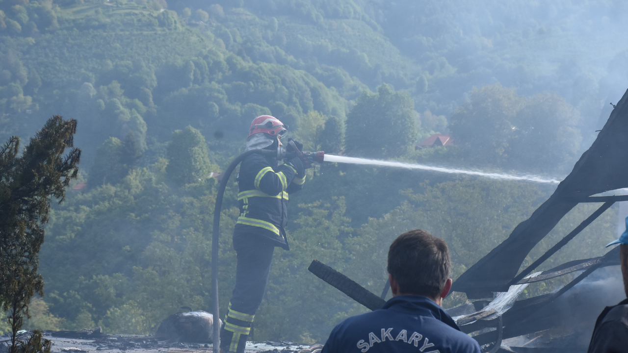 Hendek’te Ev Yangını: Köylüler Tankerle Müdahale Etti - Sayfa 4