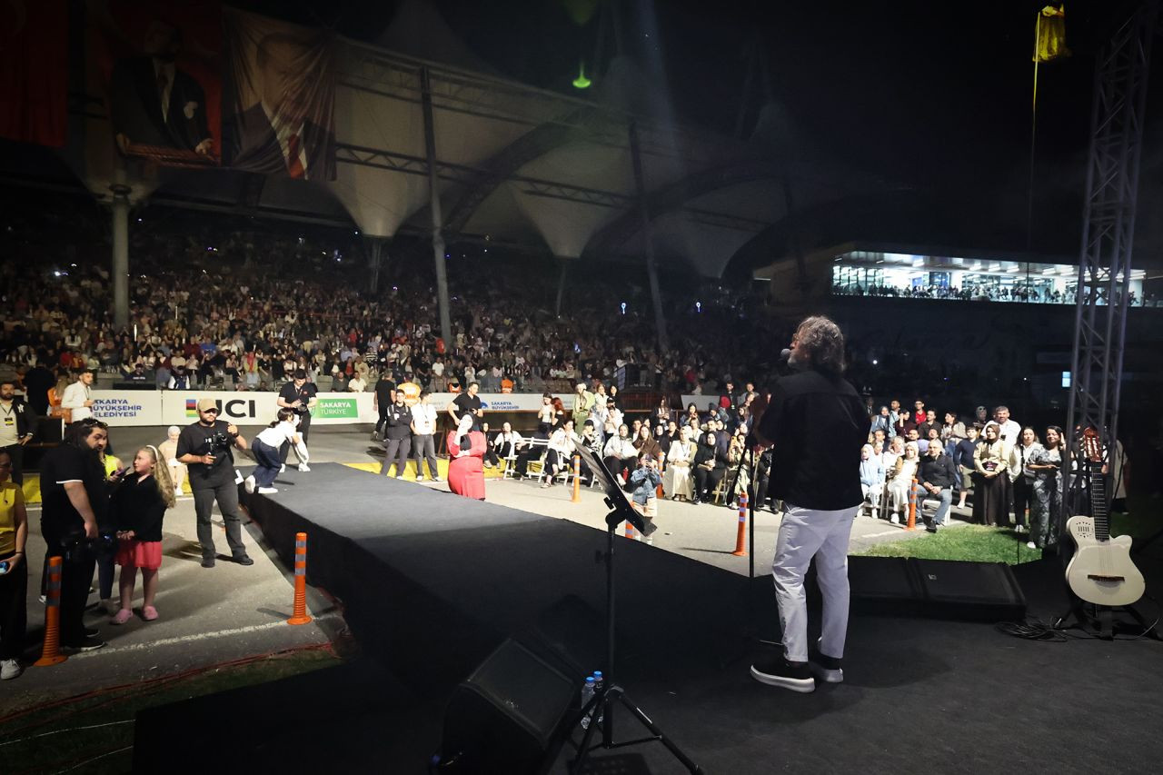 Sakarya’da Dünya Kupası Finali ve Fettah Can Konseriyle Büyük Coşku - Sayfa 1